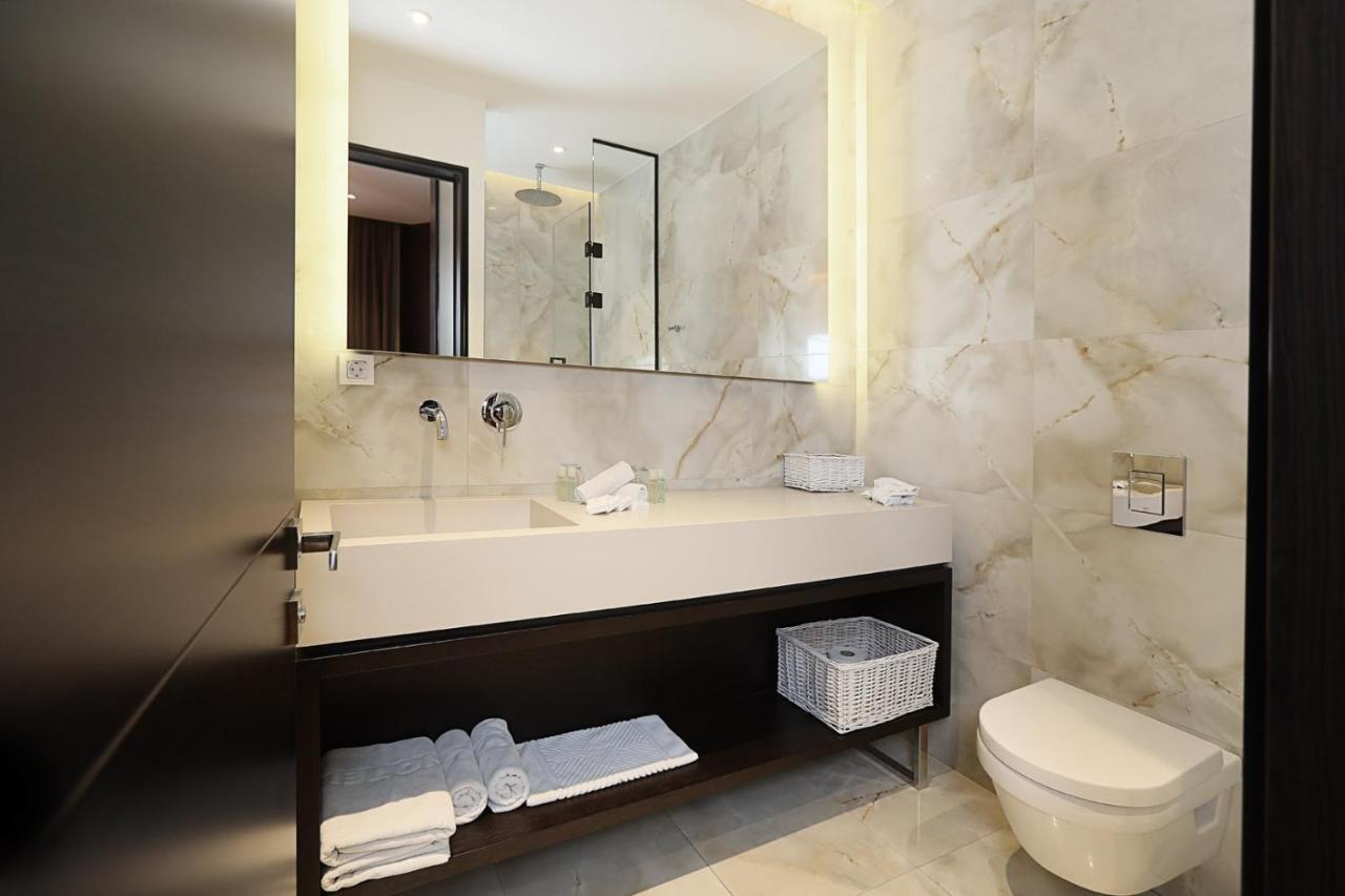 Maccani Black Luxury Suites ベオグラード エクステリア 写真