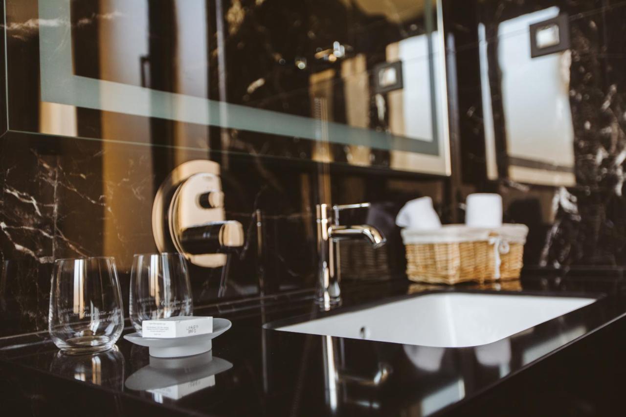 Maccani Black Luxury Suites ベオグラード エクステリア 写真